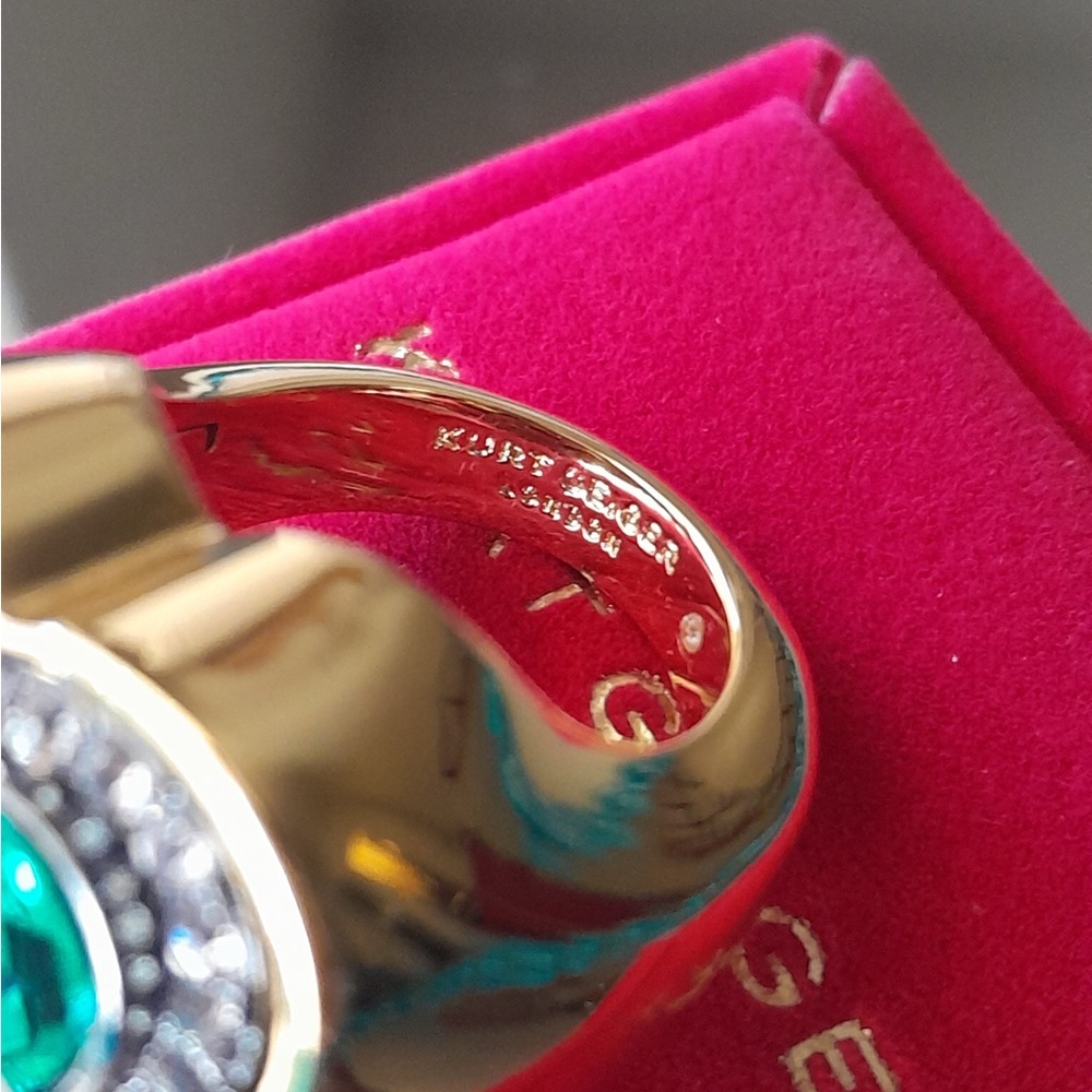 Kurt Geiger Gold Heart Ring with Emerald Green Stone - Picture 5 of 7